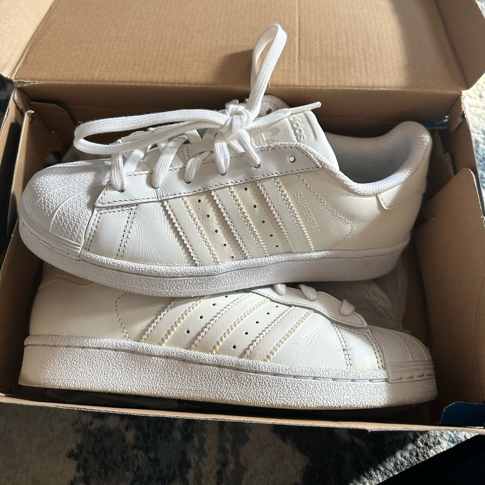ADIDAS SUPERSTAR